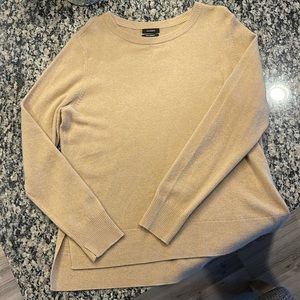 Beautiful winter 100 percent cashmere sweater by Halogen
